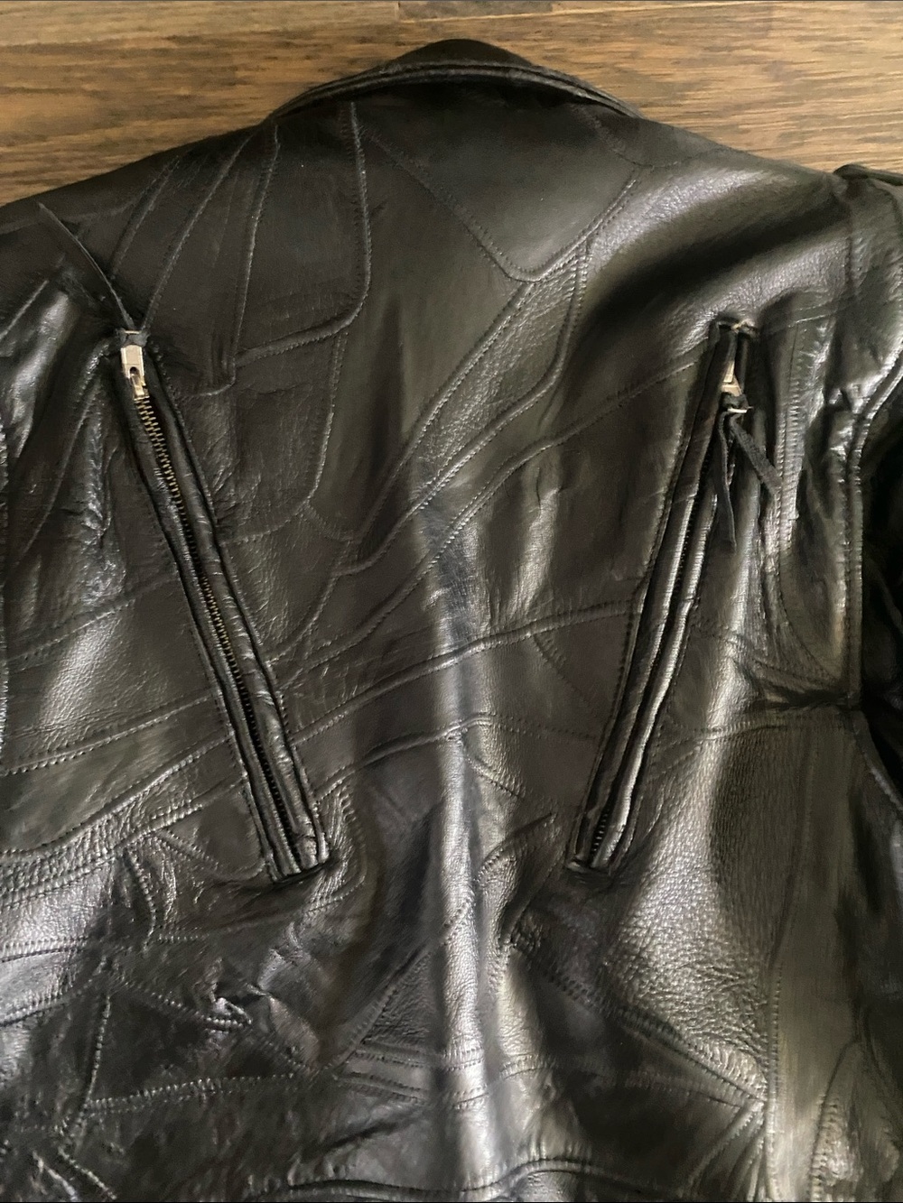 Vintage-Style Black Leather Bomber Jacket - Picture 5 of 7